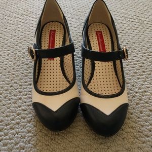 B.A.I.T. MARY JANE HEELS 6.5